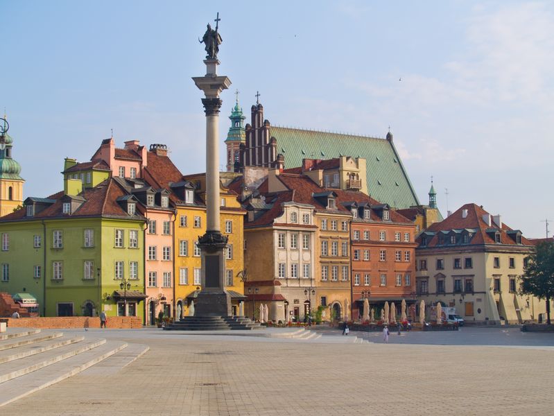 Varsó – ott, itt.